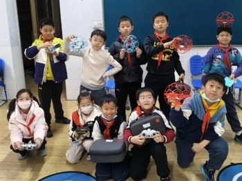 【凌霄新闻台】逐梦蓝天，竞启新程——宝带实验小学无人机足球社团成长纪实