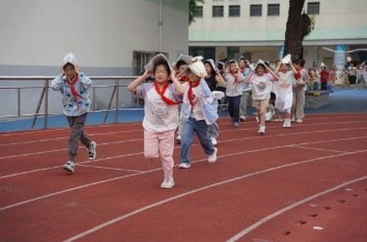 【凌霄新闻台】以演筑防，安全“童”行 ——吴中区宝带实验小学开展防震减灾疏散演练活动